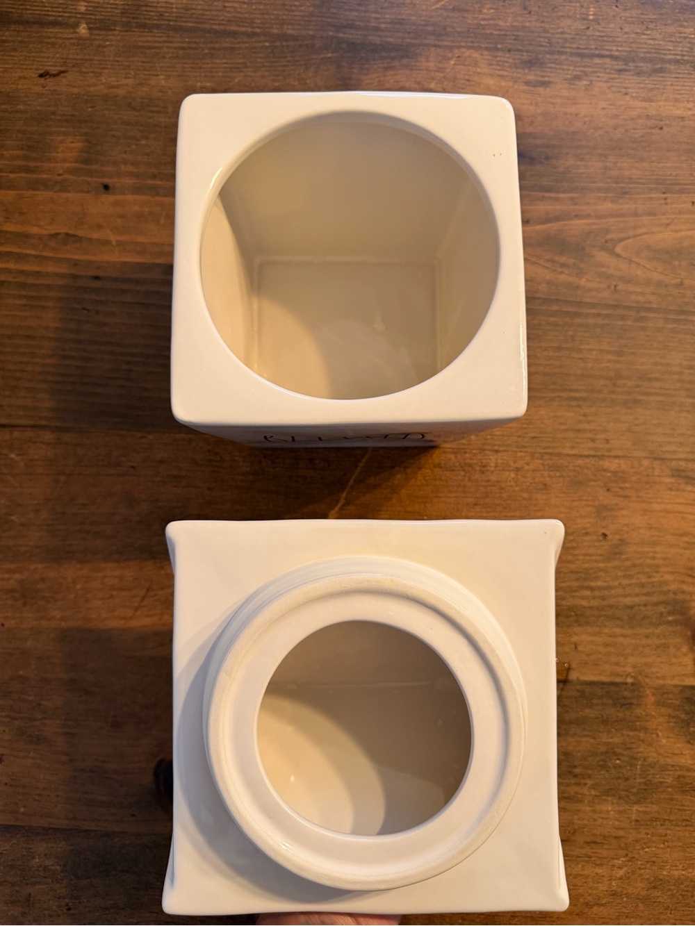 Rae Dunn cookie jar - Picture 4 of 5